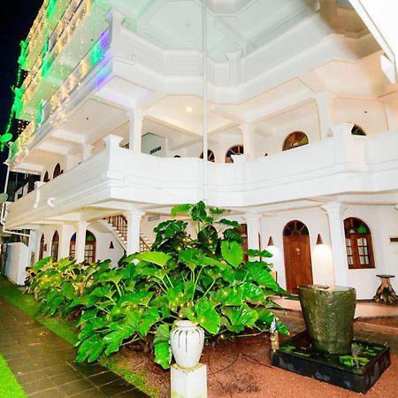 Royal Beach Hotel & Restaurant Hikkaduwa Bagian luar foto