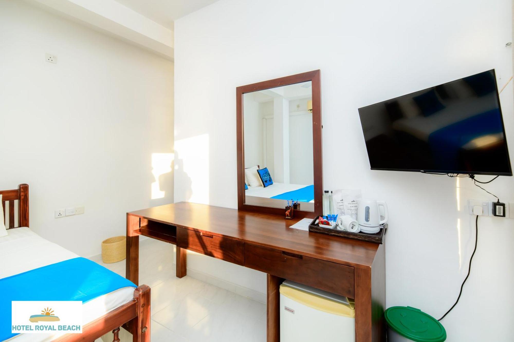 Royal Beach Hotel & Restaurant Hikkaduwa Bagian luar foto