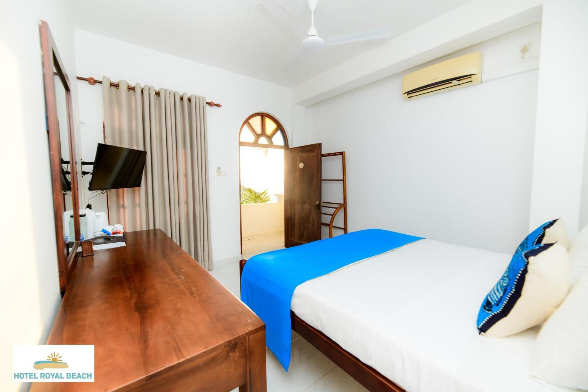 Royal Beach Hotel & Restaurant Hikkaduwa Bagian luar foto
