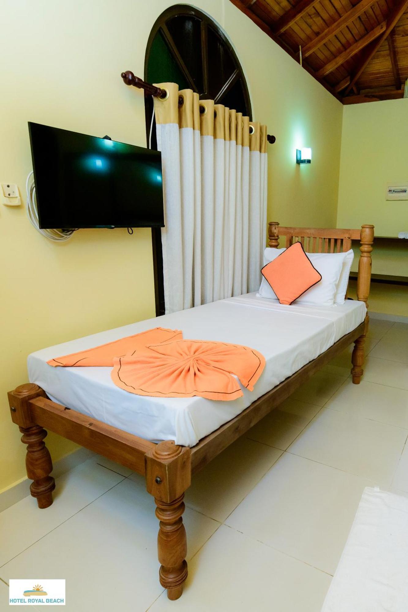 Royal Beach Hotel & Restaurant Hikkaduwa Bagian luar foto
