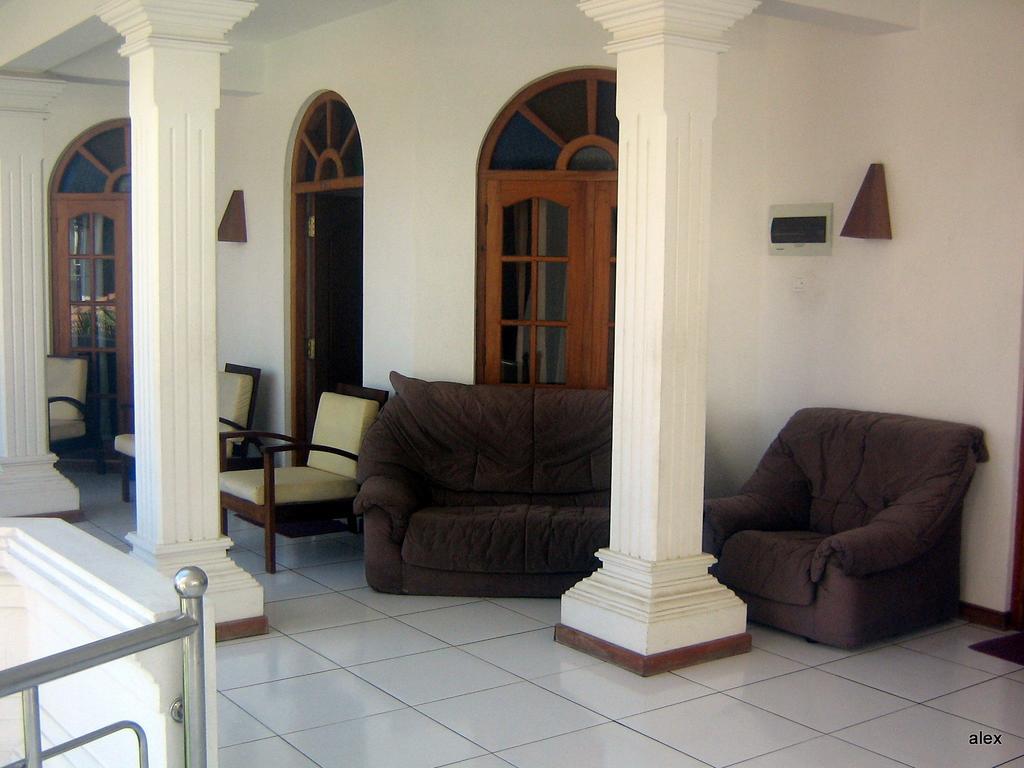 Royal Beach Hotel & Restaurant Hikkaduwa Bagian luar foto