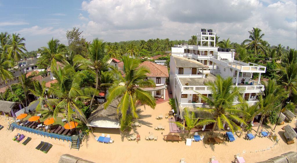 Royal Beach Hotel & Restaurant Hikkaduwa Bagian luar foto