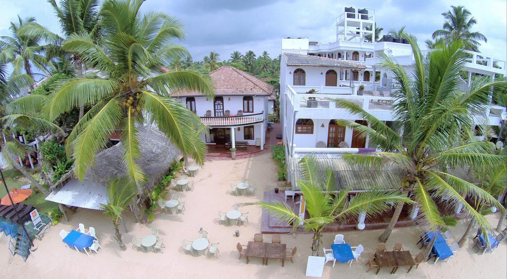 Royal Beach Hotel & Restaurant Hikkaduwa Bagian luar foto