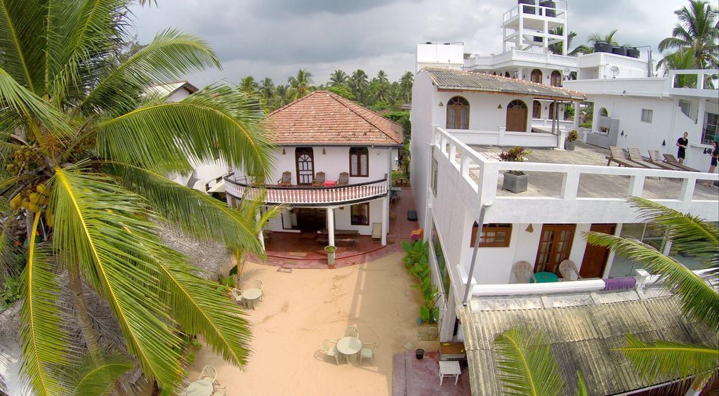 Royal Beach Hotel & Restaurant Hikkaduwa Bagian luar foto