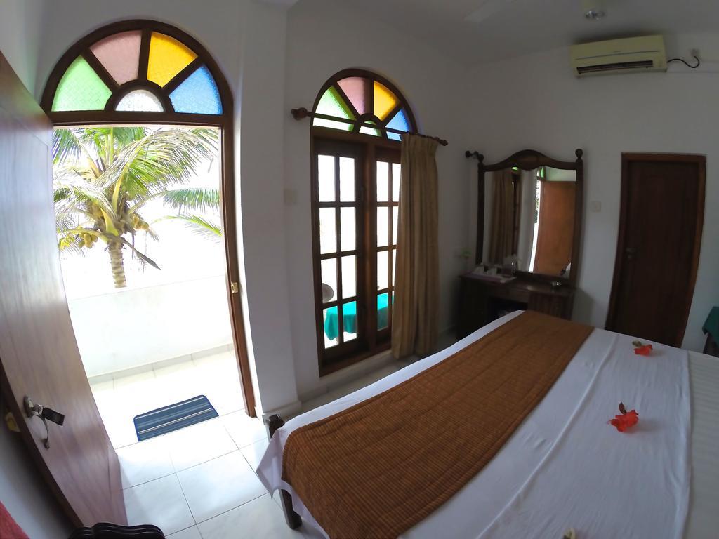 Royal Beach Hotel & Restaurant Hikkaduwa Bagian luar foto