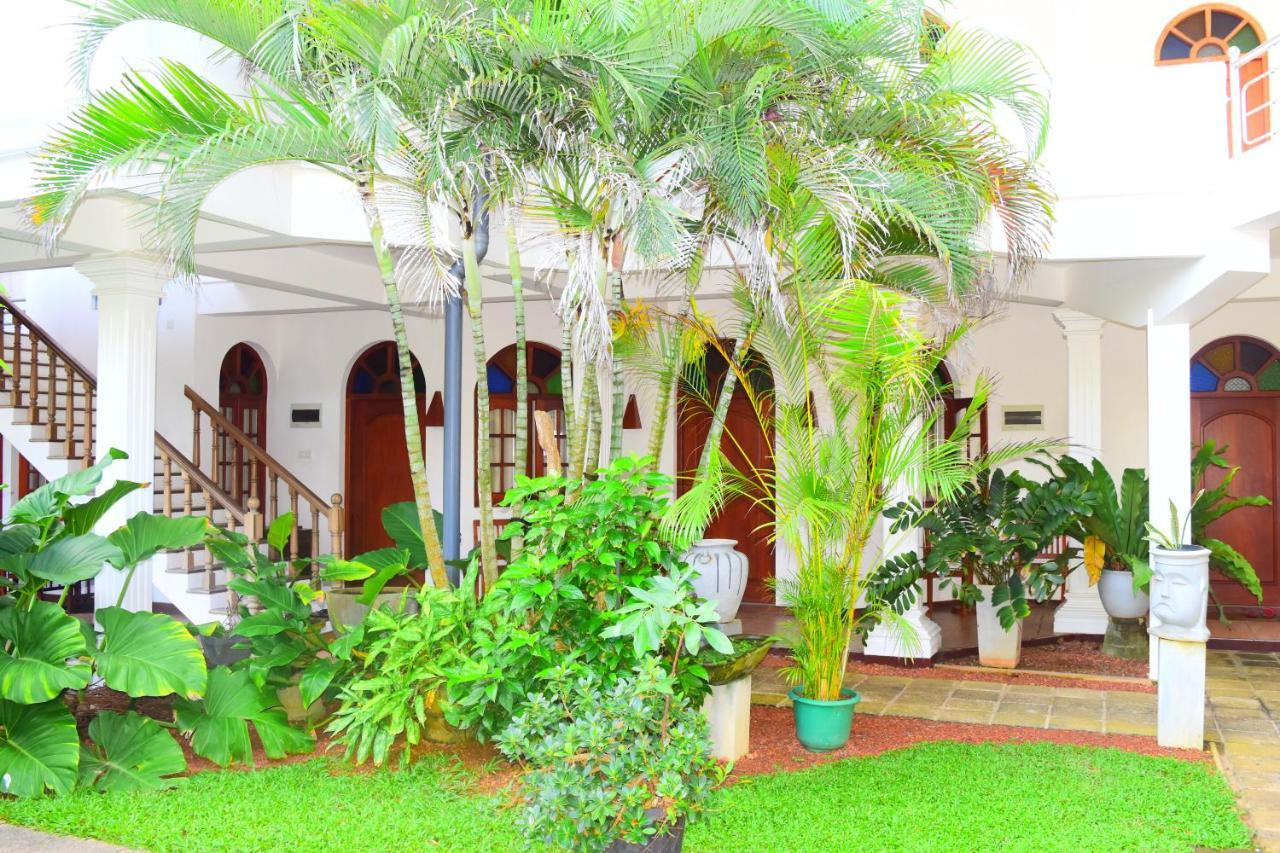 Royal Beach Hotel & Restaurant Hikkaduwa Bagian luar foto